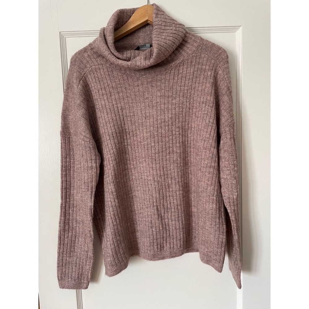 Denver Hayes sweater